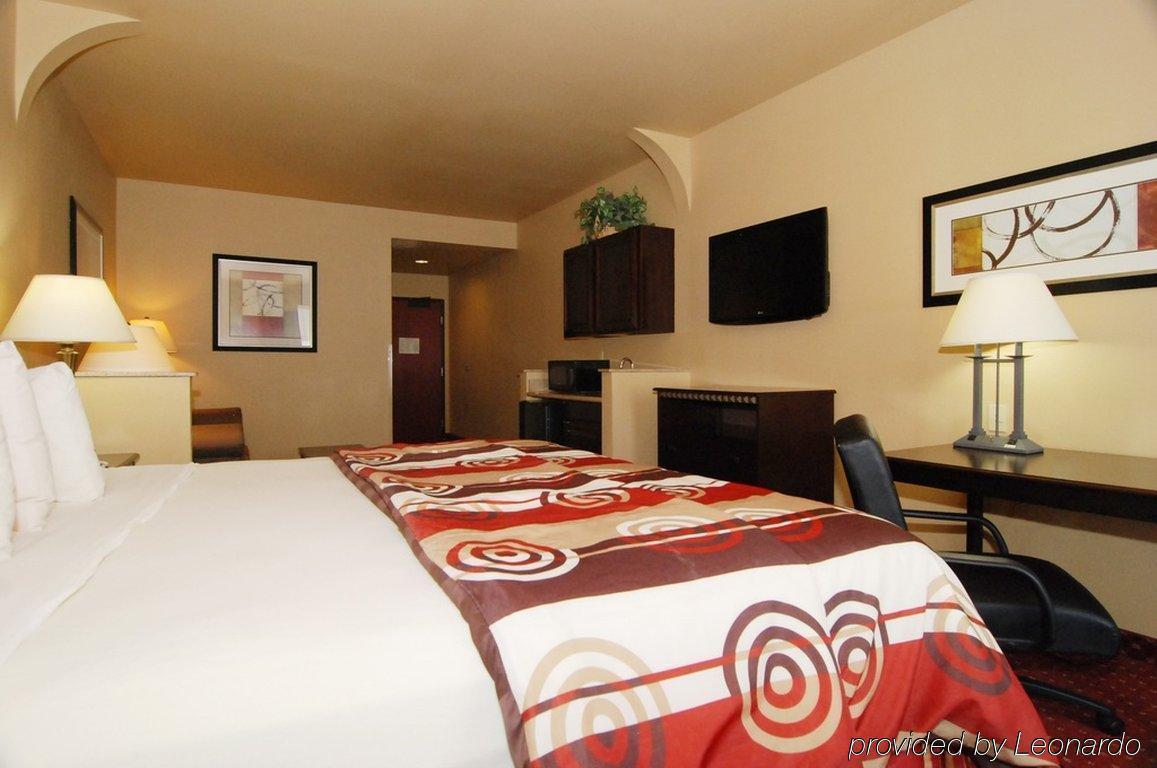 Quality Inn & Suites Buda Cameră foto