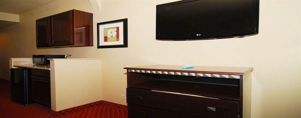 Quality Inn & Suites Buda Cameră foto